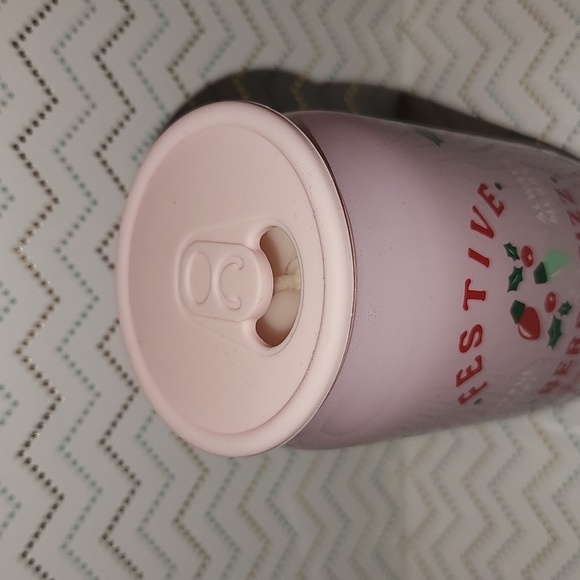 Brand new s DW Home Holiday Festive Berry Fizz candle - Picture 3 of 3